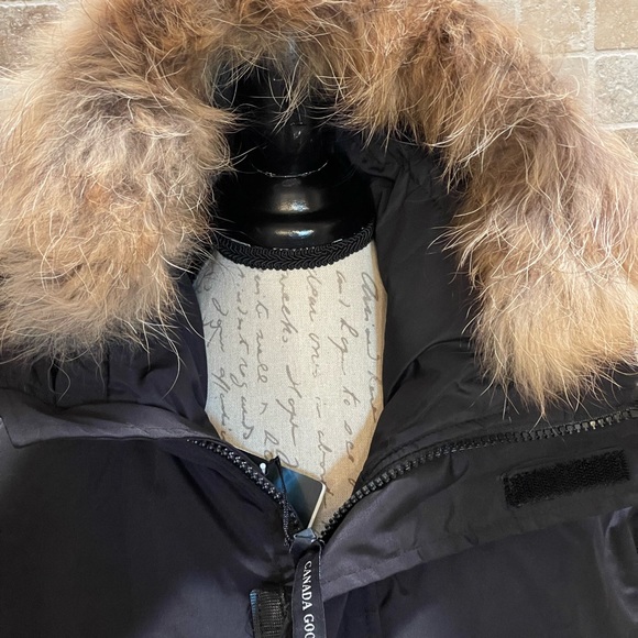Canada Goose Langford Artic Tech Parka - Picture 5 of 17